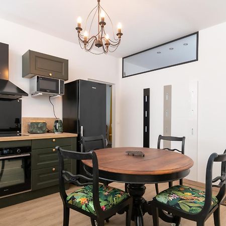 Bien D'Exception En Face Du Palais Des Papes Apartment Avignon Exterior photo