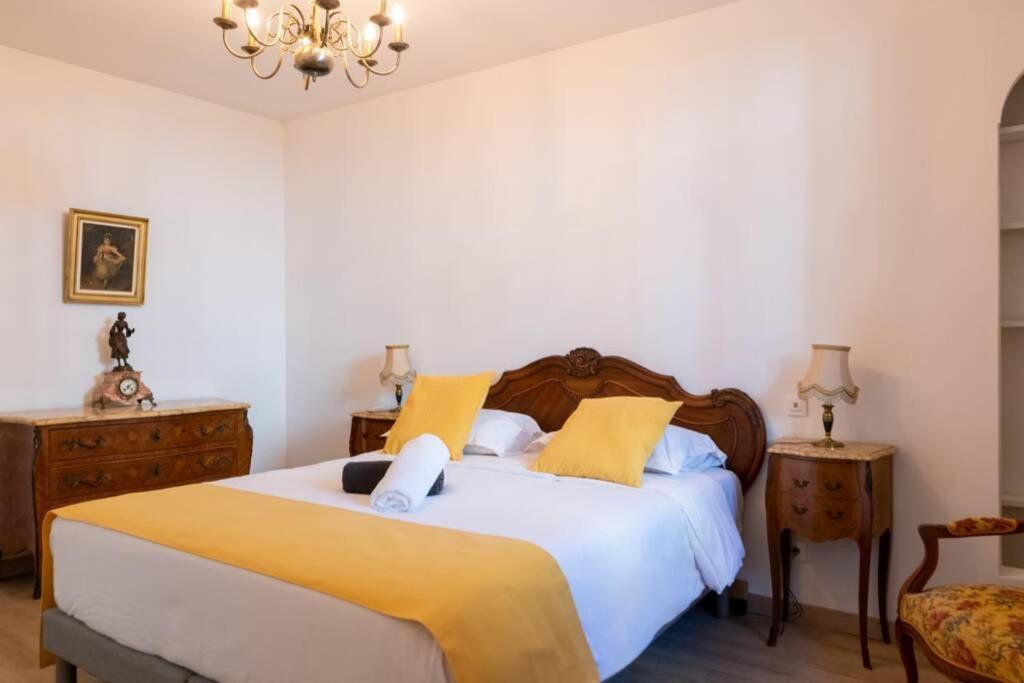 Bien D'Exception En Face Du Palais Des Papes Apartment Avignon Exterior photo