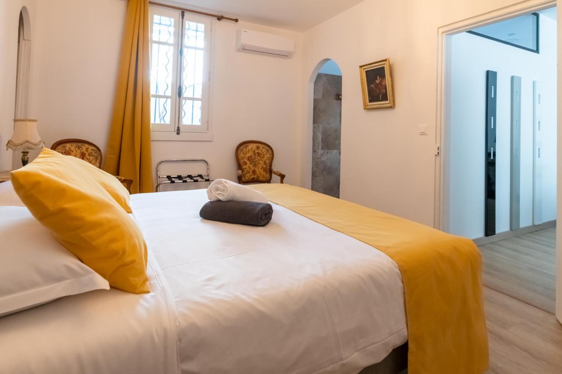 Bien D'Exception En Face Du Palais Des Papes Apartment Avignon Exterior photo