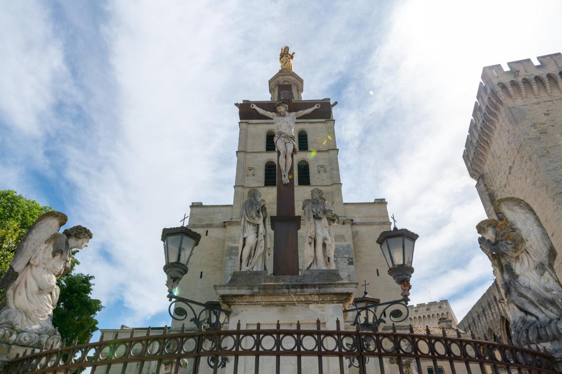 Bien D'Exception En Face Du Palais Des Papes Apartment Avignon Exterior photo
